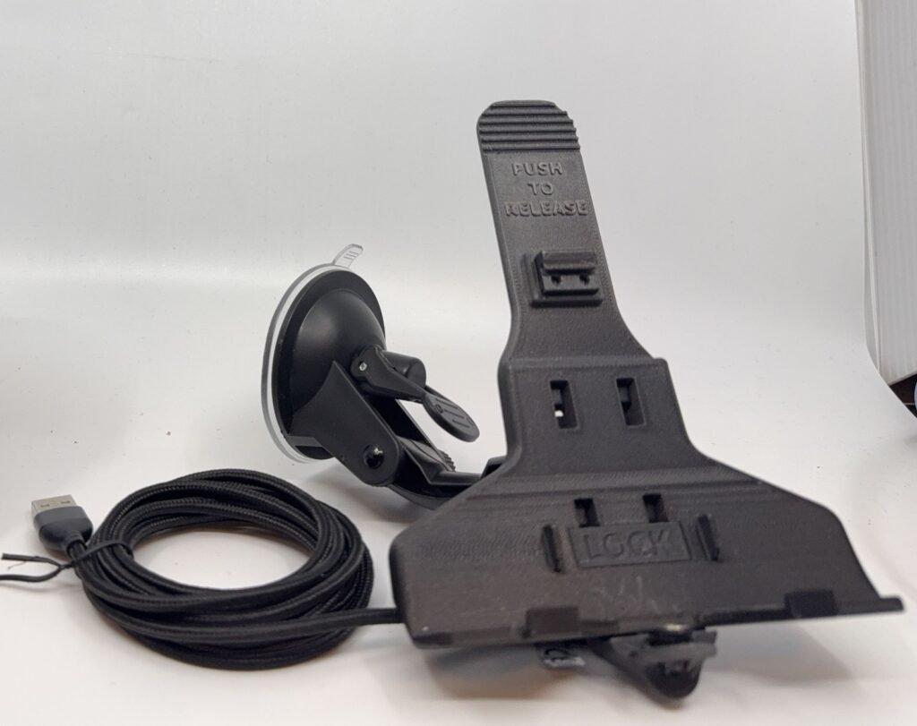 TOMTOM WEBFLEET PRO 8370 8375 WINDSCEEN MOUNT DOCK CRADEL AND MAG CHARGE SEE VID